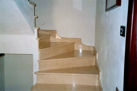 SCALA IN MARMO PERSIANO 2