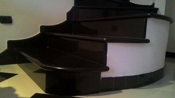 particolare scala in nero assoluto 1
